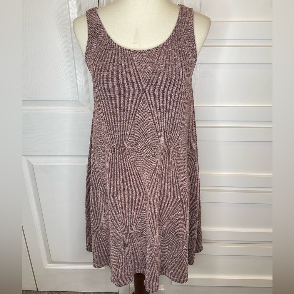 Everly brand new with tags… rose shimmery stretchy fun little dress - Picture 4 of 7